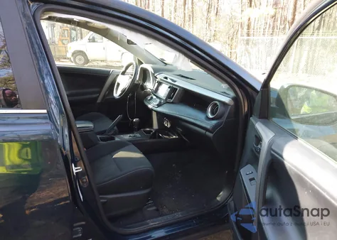 2018 Toyota Rav4 Xle z USA, uszkodzony, nr VIN 2T3RFREV8JW745848